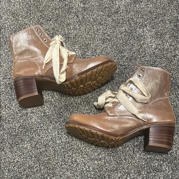 Frye Gal Meets Glam Pink Shimmer Sabrina Lace Up 9.5 NEW - Picture 2 of 7